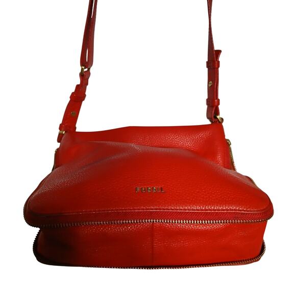 Fossil Pebbled Leather Expandable Crossbody Bag- Red - Picture 6 of 15